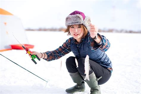 Ice Fishing – Travel Hokkaido