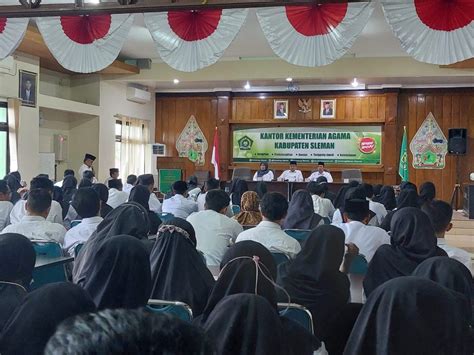 Guru Mtsn Sleman Terima Sk Jabatan Fungsional Menyongsong Idealisme