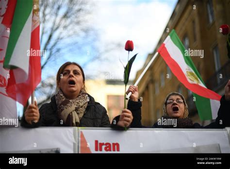 Los Participantes En La Vigilia Celebrada Por La Anglo Iranian