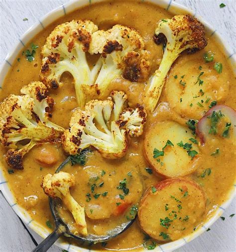 Roasted Curried Cauliflower Soup