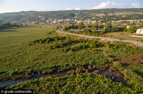 Ekološka katastrofa u Grudama Kroz Grudsko polje teče rijeka fekalija