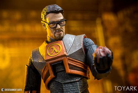 Neca Halflife 2 Gordon Freeman 7inch Scale Figure