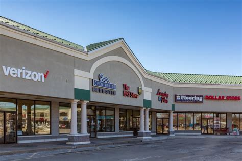 Lakeview Plaza Shopping Center Marketplace