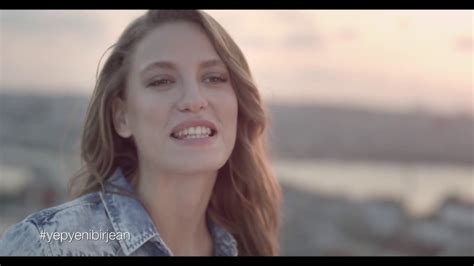 Mavi - Serenay Sarıkaya - #yepyenibirjean - YouTube