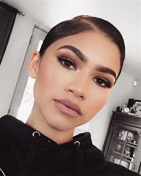 Perfect Make Up For Brown Eyes Zendaya Coleman Natural Prom Makeup