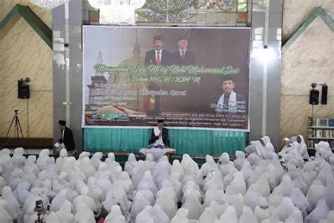 KH EZ Muttaqin Isi Tausiyah Dalam Rangka Peringatan Isra Miraj Nabi