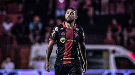 Sport anuncia renovação de contrato do volante Felipe