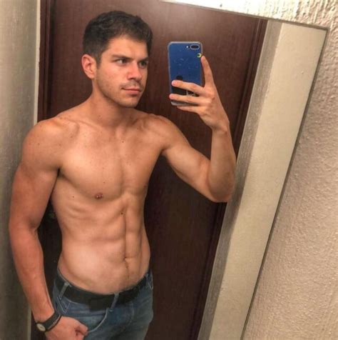 Chico gay dice que decirle musculoca a alguien también es body shaming y el internet le da una