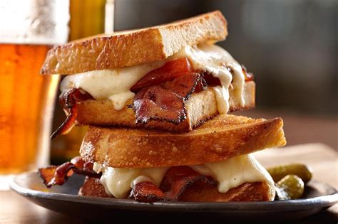 Yummy Foooooood - Bacon & Cheese Toasted Sandwich