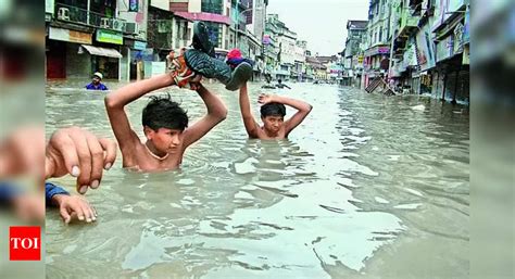 Memories: Flood Revives Bitter 2006 Memories | Surat News - Times of India