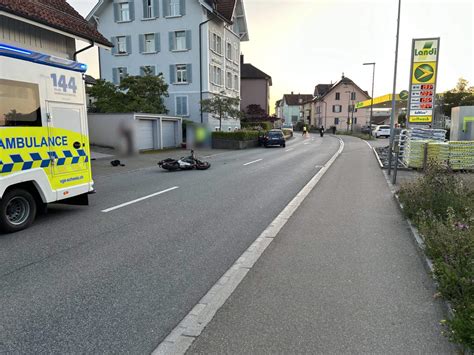 Goldach Sg Motorradlenker Und Autofahrerin Bei Unfall Verletzt