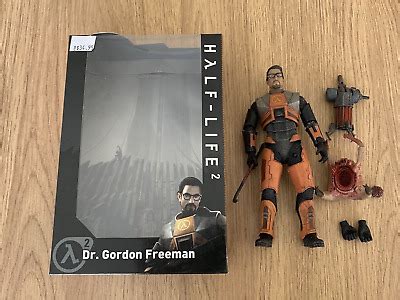 NECA 2012 Half Life 2 Dr Gordon Freeman Action Figure MIB Boxed