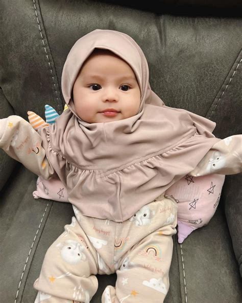 Deretan Foto Terbaru Baby Ameena Ekspresinya Makin Lucu Dan Menggemaskan