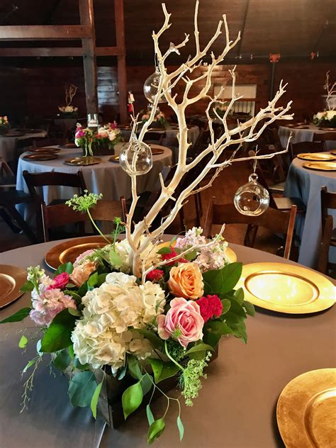 Rustic Centerpiece With Manzanita Branches Rustic Centerpieces Table