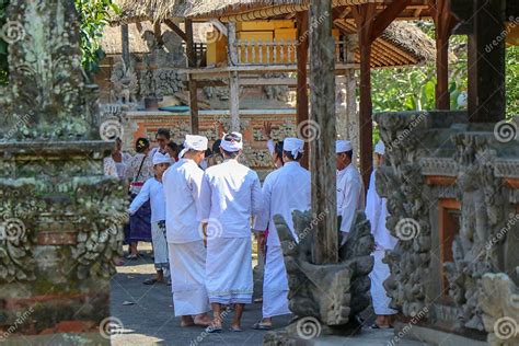 A Hindu Priests And Balinese Women At A Ritual At Taman Ayun Temple Editorial Photo Image Of