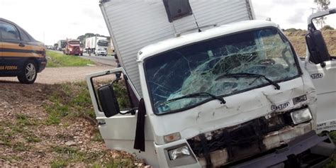 Acidente Entre Caminh Es No Contorno Leste Deixa Dois Feridos Na Rmc