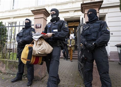 Terrorverdacht Festnahme Bei Reichsb Rger Razzia In M Nstertal