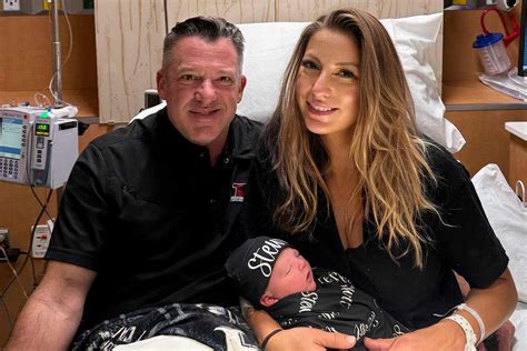 Nascar S Tony Stewart Drives In Race Hours After Welcoming Baby In