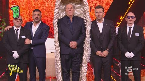 Con Pio e Amedeo il funerale di Gerry Scotti è tutto da ridere