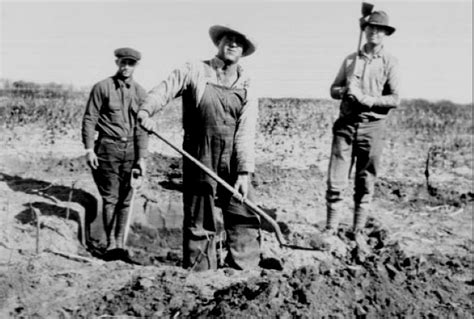 Digging First Oil Well in Scurry County 1924