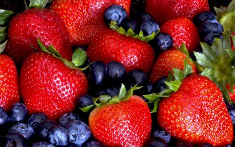 Blueberries And Strawberries Wallpapers Wallpaper Cave