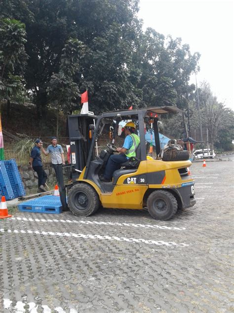 Pelaksanaan Pelatihan K Operator Forklift Publik S D Agustus