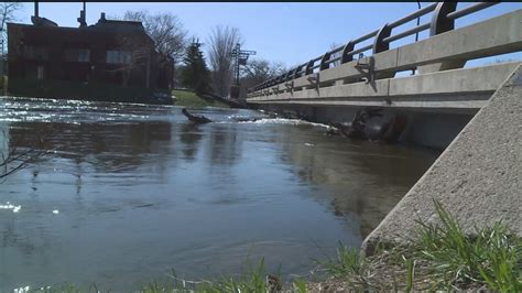 Delano Braces For Flooding As Crow River Nears Crest