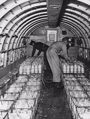 People loading a plane that will be bringing supplies to Berlin.