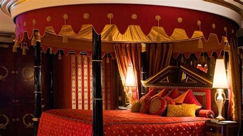 VIDEO: Burj Al Arab - Royal Suite - Master Bedroom - 70517