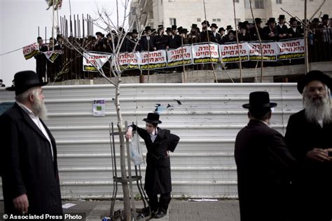 Thousands Of Orthodox Jews Swarm Nyc Streets To Protest Israels Draft