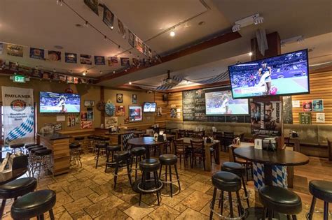 Pin By Wayne Thornton On Dive Bar Deep Dive Sports Bar Cafe Interior