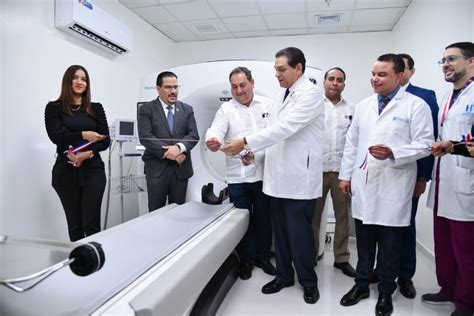 Entregan tomógrafo al Hospital Traumatológico Ney Arias Lora Hospital