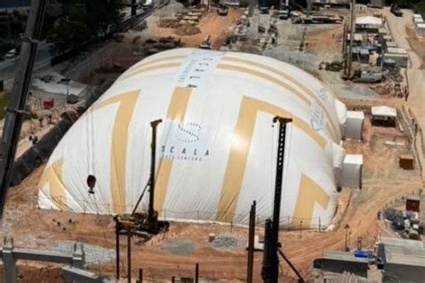 Scala utiliza uma tenda inflável gigante em obra em São Paulo Scala