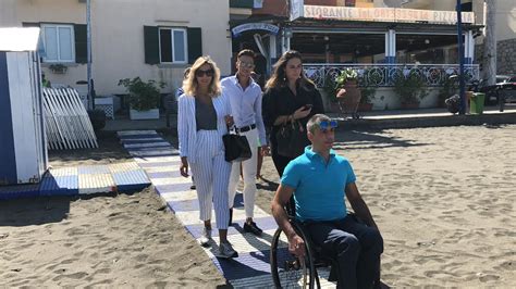 Spiagge Senza Barriere Per Disabili Il Garante Regionale In Visita A