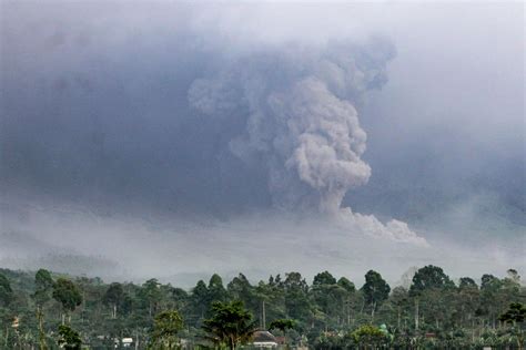 Erupción Del Volcán Semeru En Indonesia Provoca Evacuación De 2 Mil Personas Diario Sureste