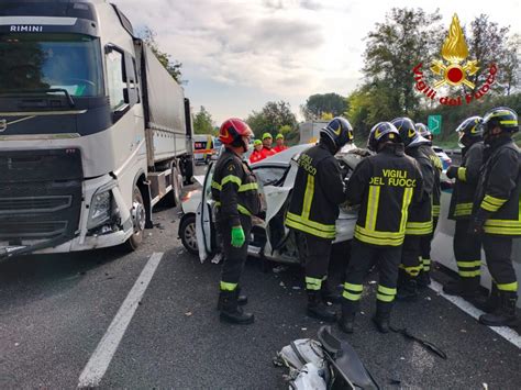 Incidente Mortale Sulla Siena Firenze Chiuso Il Tratto Tra Badesse E