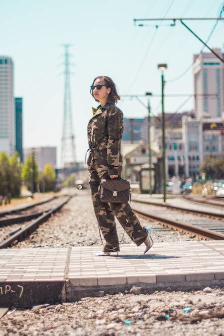 What To Wear With Army Camo Shortsword