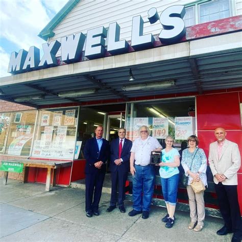 Maxwells Get Key To City Of Auburn Neighborhood Grocery Store Closes