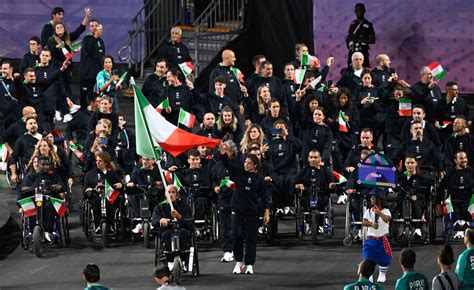 Paralimpiadi Parigi 2024 L Italia Sfila Nella Cerimonia Di Apertura