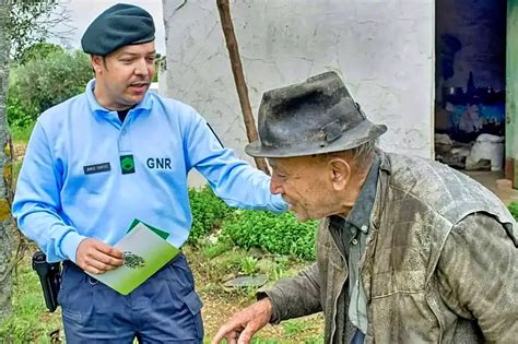 Mais De Idosos Algarvios Sinalizados Pela Gnr Vivem Sozinhos Ou