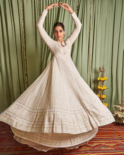 Sonam Kapoor Is Elegance Personified In White Anarkali See The Divas