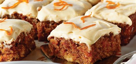 Gâteau aux carottes avec glaçace au fromage à la crème et à lérable