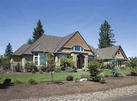 A Large House With Lots Of Trees In The Front Yard