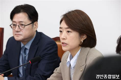 포토 발언하는 고민정 최고위원