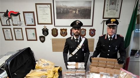 Maxi Sequestro Di Droga Chili Di Hashish E Grammi Di Cocaina