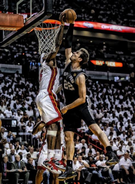 LeBron James blocks Tiago Splitter’s dunk attempt at the rim (Video)