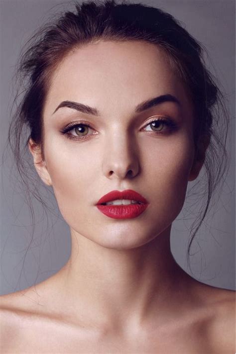 Incredible Bold Lips And Neutral Eyes Finding The Perfect Balance