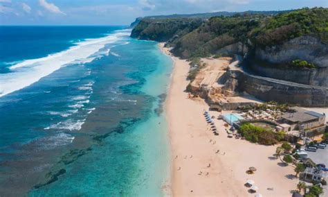 Keindahan Tersembunyi Pantai Melasti Bali Surga Tropis