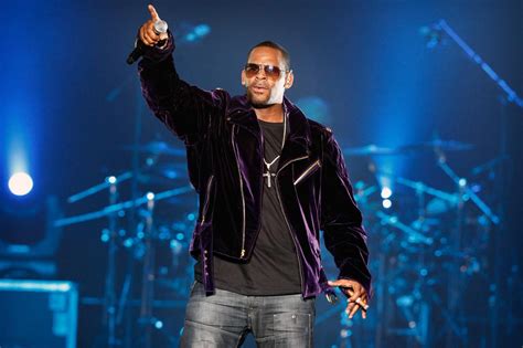 Cantante R Kelly Es Acusado De 10 Cargos De Abuso Sexual Gente Abc