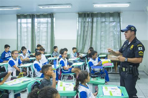 Gcm De Cotia Inicia Projeto Sobre Drogas E Viol Ncia Em Escolas